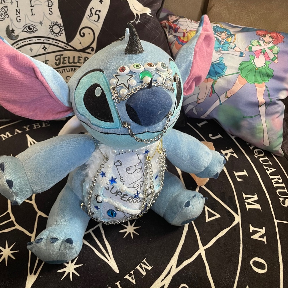 SUPERRADICAL STITCH